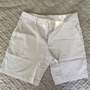 Awesome pair of seersucker southern tide shorts for a killer price.